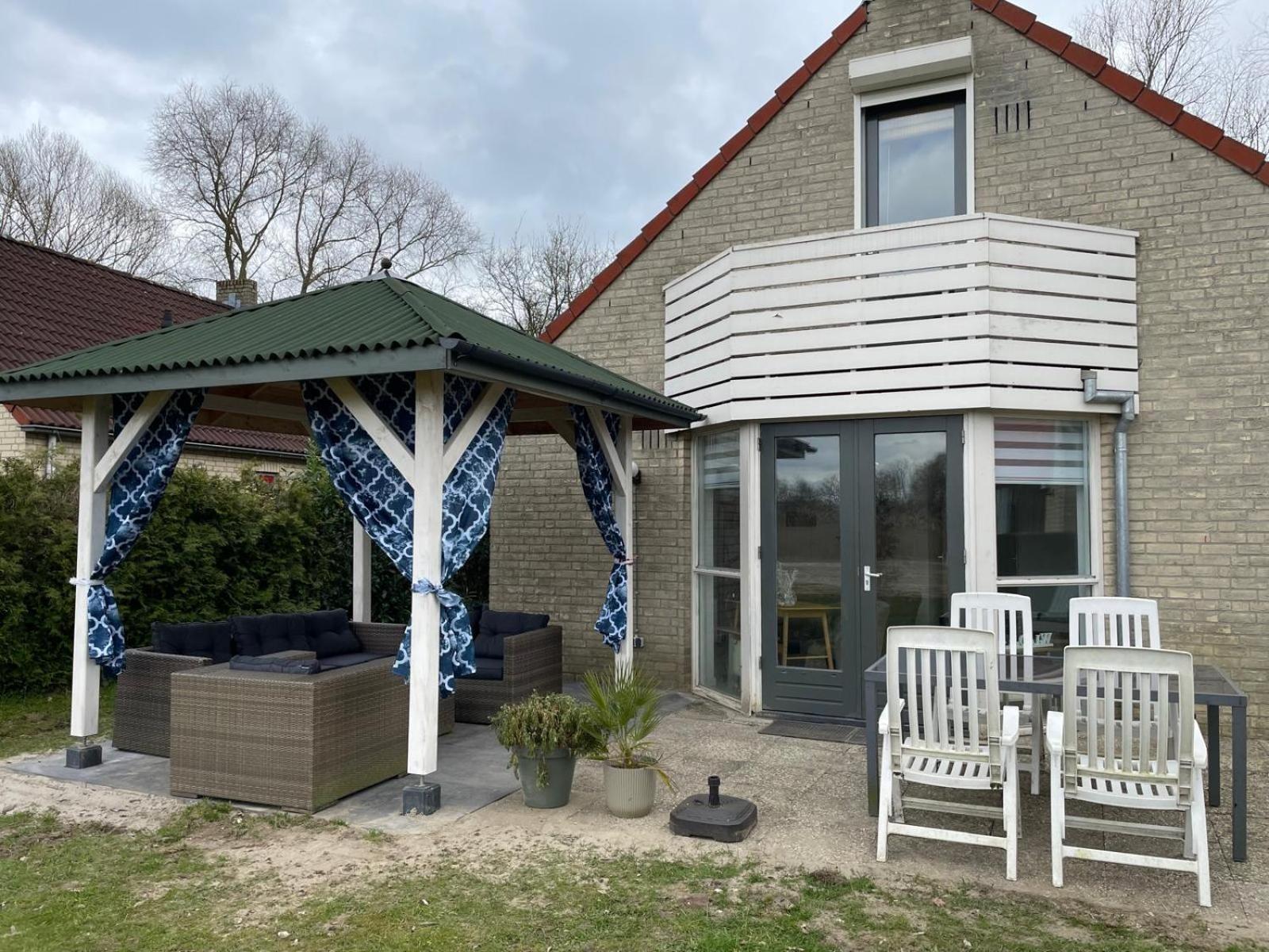 Gezellige Vakantiewoning Aan Het Water In Ewijk - Recreational Only No Workers Extérieur photo